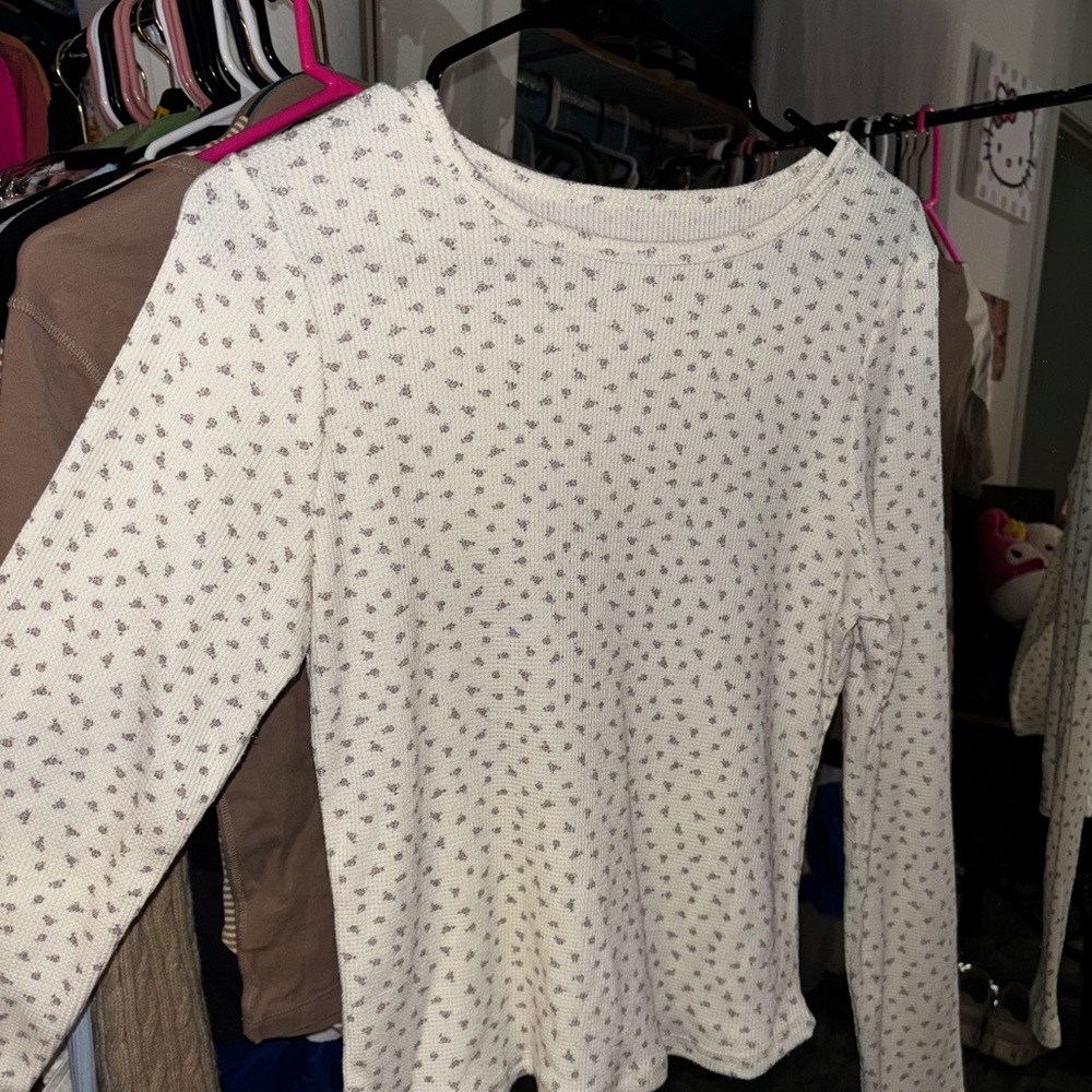 Kohl's Cream Long Sleeve Kids Tee with Gray Pattern